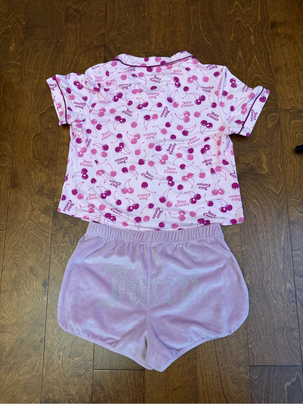 Juicy Couture Pink logo Cherry-Print top Short Pajama Set Sz M - Picture 8 of 15